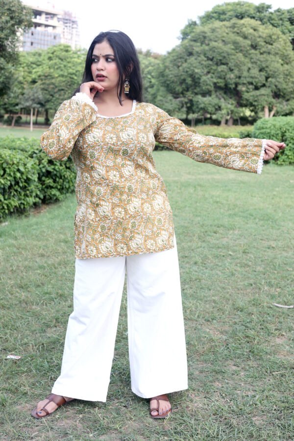 Kanak katha bell sleeved kurti