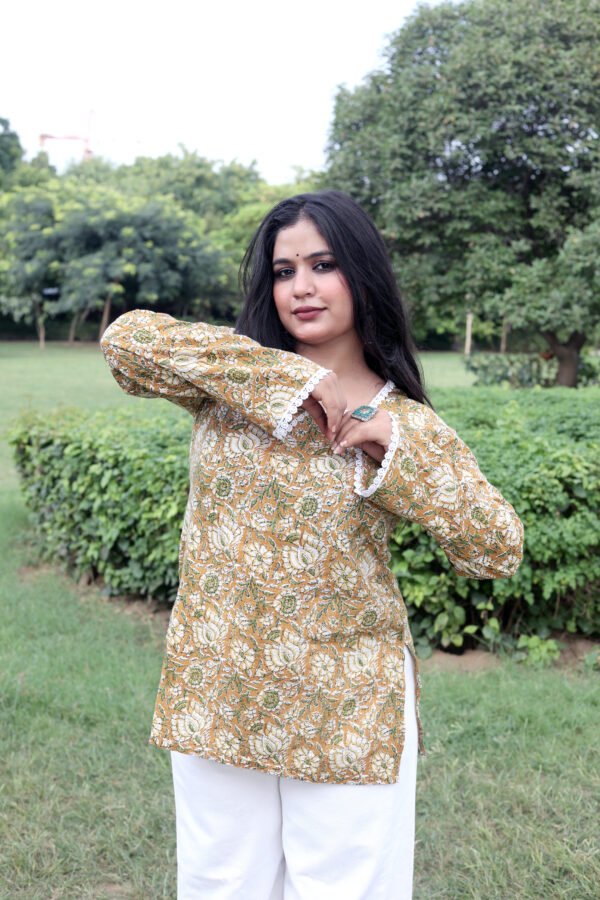 Kanak katha bell sleeved kurti