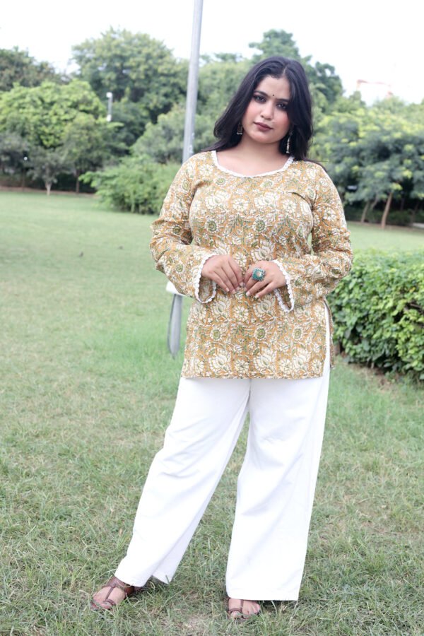 Kanak katha bell sleeved kurti