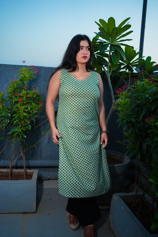 Nihaara staight long kurti